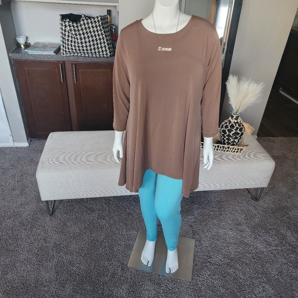 Plus Size High Low Peplum Top - Picture 6 of 7